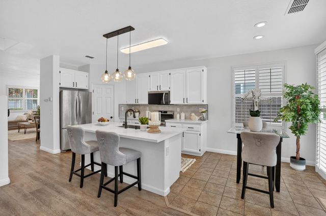10090 Rojelio Ct, Elk Grove, CA 95757