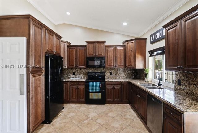 6520 Olde Moat Way, Davie, FL 33331