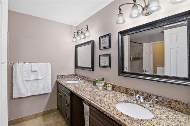 6520 Olde Moat Way, Davie, FL 33331