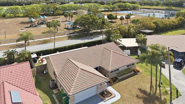 6520 Olde Moat Way, Davie, FL 33331
