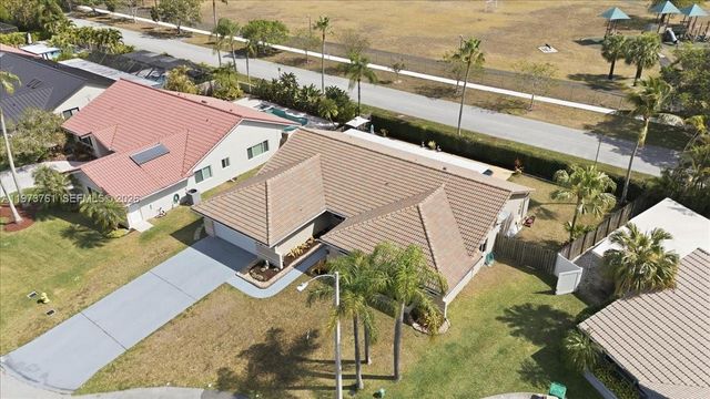 6520 Olde Moat Way, Davie, FL 33331