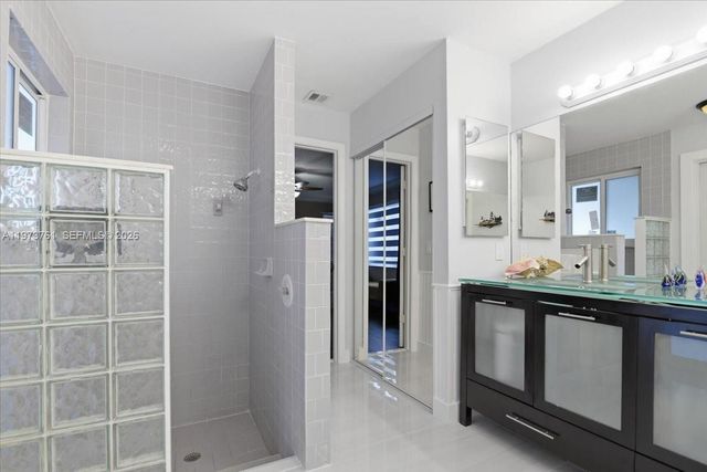 6520 Olde Moat Way, Davie, FL 33331