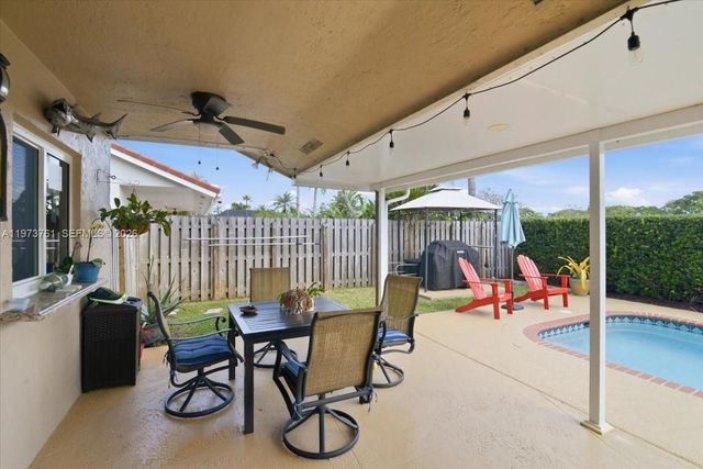 6520 Olde Moat Way, Davie, FL 33331