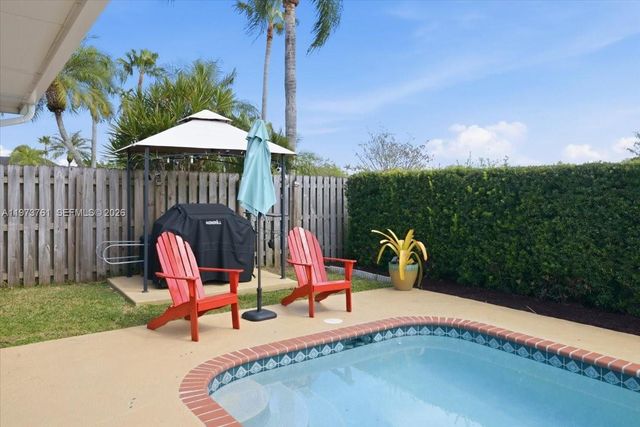 6520 Olde Moat Way, Davie, FL 33331