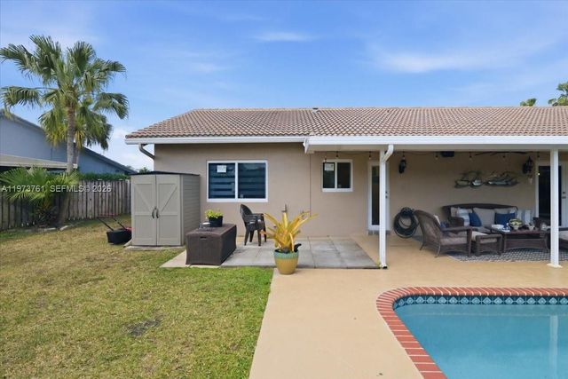 6520 Olde Moat Way, Davie, FL 33331