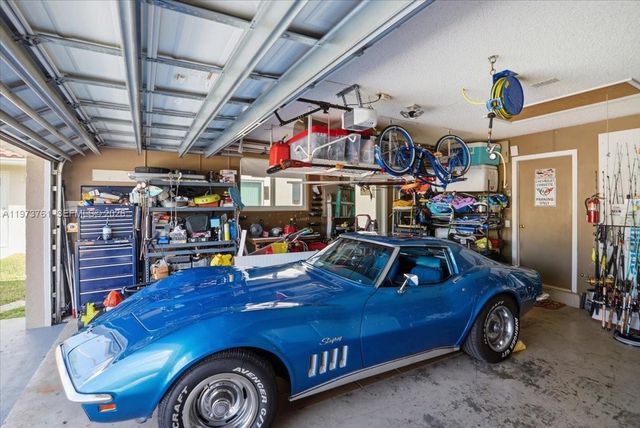 6520 Olde Moat Way, Davie, FL 33331