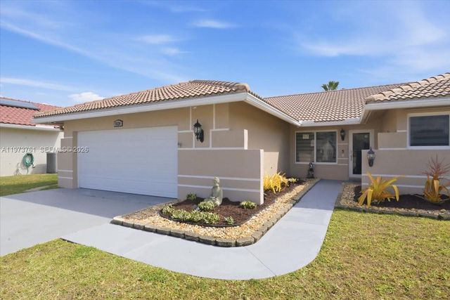 6520 Olde Moat Way, Davie, FL 33331