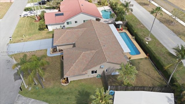 6520 Olde Moat Way, Davie, FL 33331