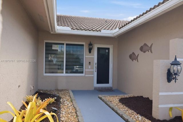 6520 Olde Moat Way, Davie, FL 33331