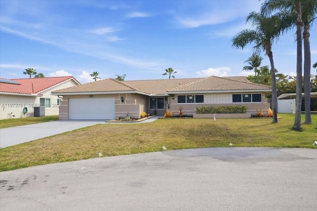6520 Olde Moat Way, Davie, FL 33331