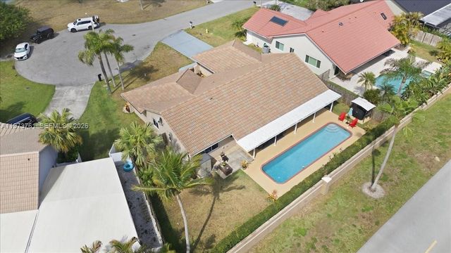 6520 Olde Moat Way, Davie, FL 33331