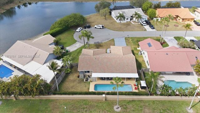 6520 Olde Moat Way, Davie, FL 33331