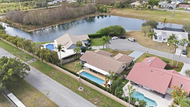 6520 Olde Moat Way, Davie, FL 33331