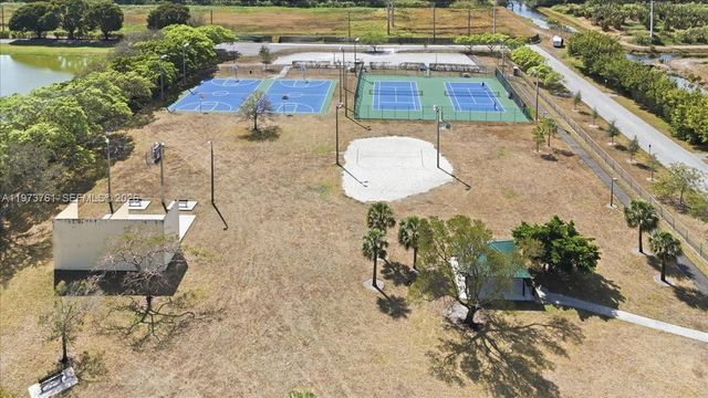 6520 Olde Moat Way, Davie, FL 33331