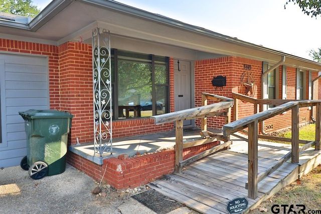 2402 Sampson Drive, Tyler, TX 75701