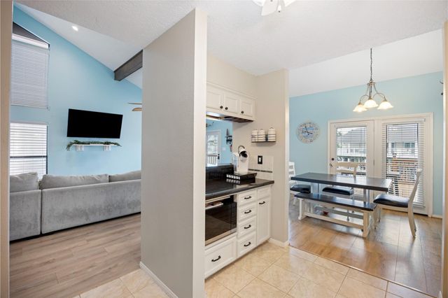 1114 Tiki Dr Drive, Tiki Island, TX 77554