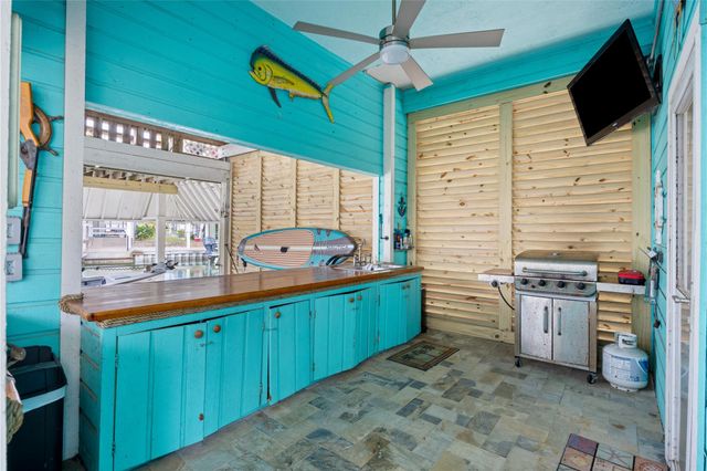 1114 Tiki Dr Drive, Tiki Island, TX 77554