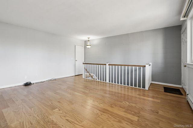 4 Wyndover Woods Lane 12, White Plains, NY 10603