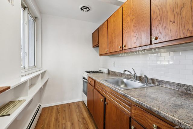 4 Wyndover Woods Lane 12, White Plains, NY 10603