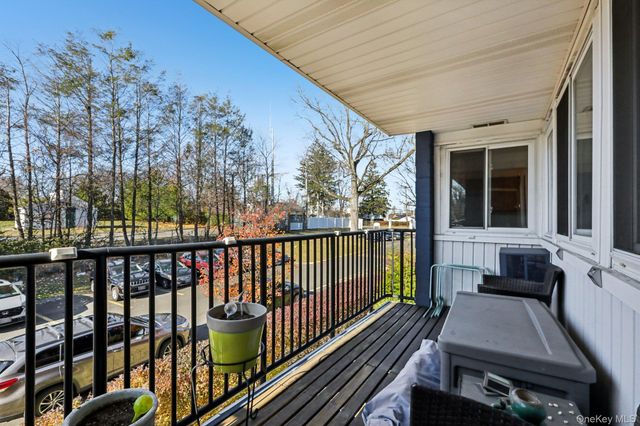 4 Wyndover Woods Lane 12, White Plains, NY 10603