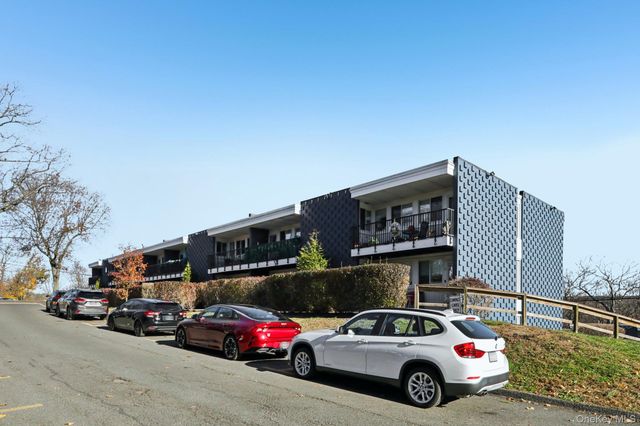 4 Wyndover Woods Lane 12, White Plains, NY 10603