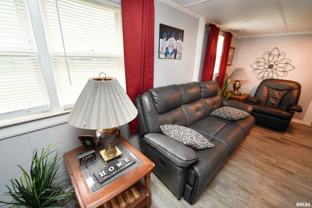 209 SCHLAG Lane, East Peoria, IL 61611