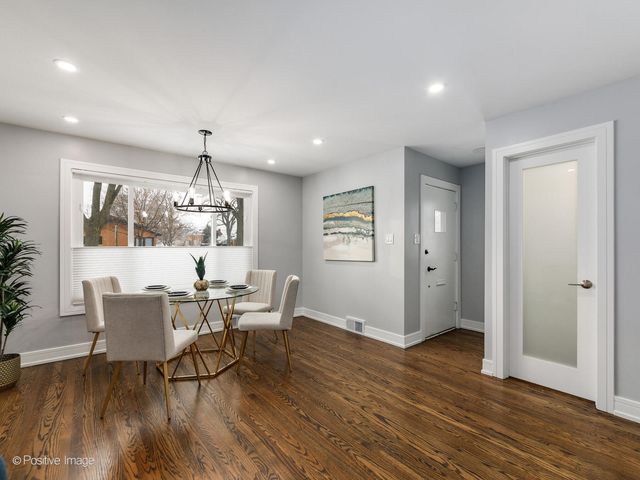 7225 N East Prairie Road, Lincolnwood, IL 60712