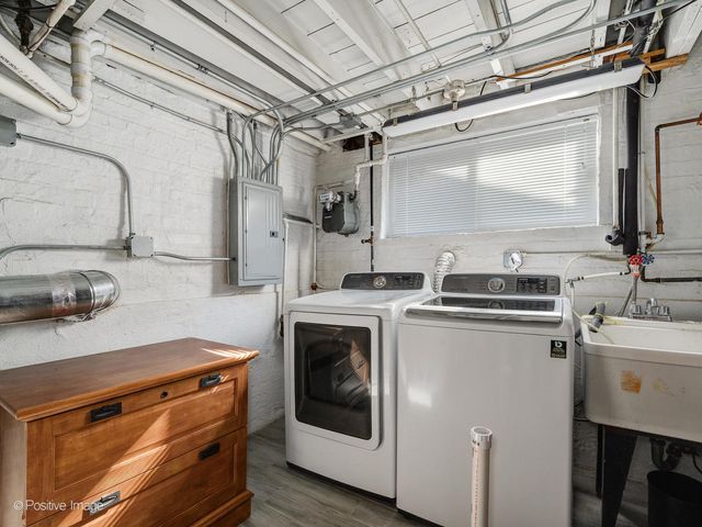 7225 N East Prairie Road, Lincolnwood, IL 60712