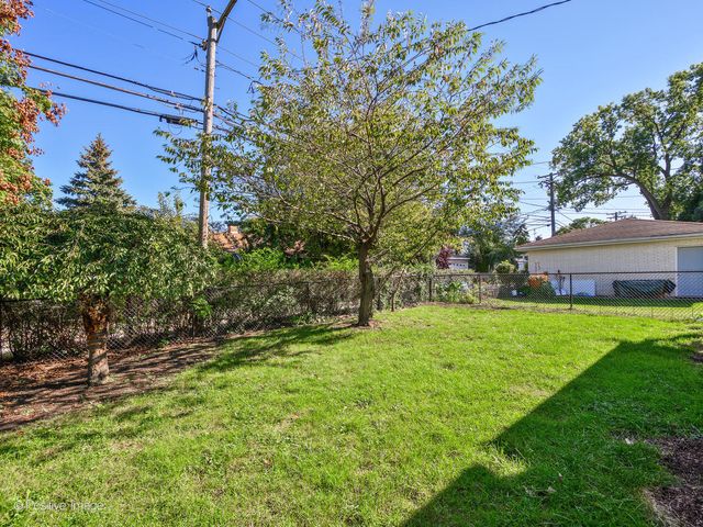 7225 N East Prairie Road, Lincolnwood, IL 60712