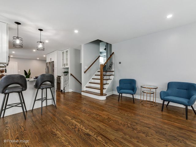 7225 N East Prairie Road, Lincolnwood, IL 60712