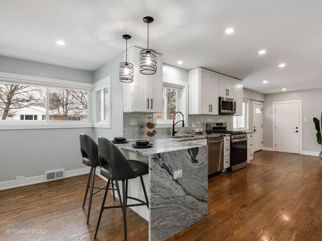 7225 N East Prairie Road, Lincolnwood, IL 60712