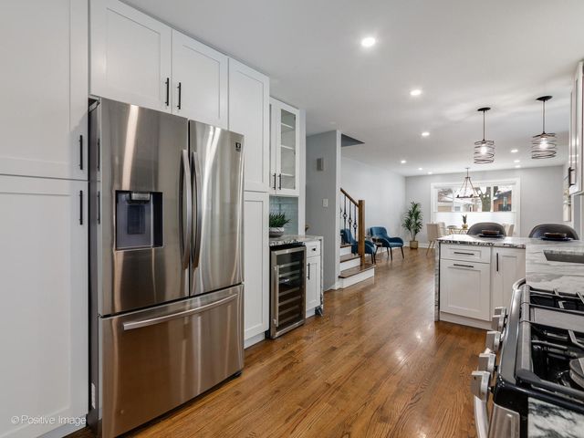 7225 N East Prairie Road, Lincolnwood, IL 60712