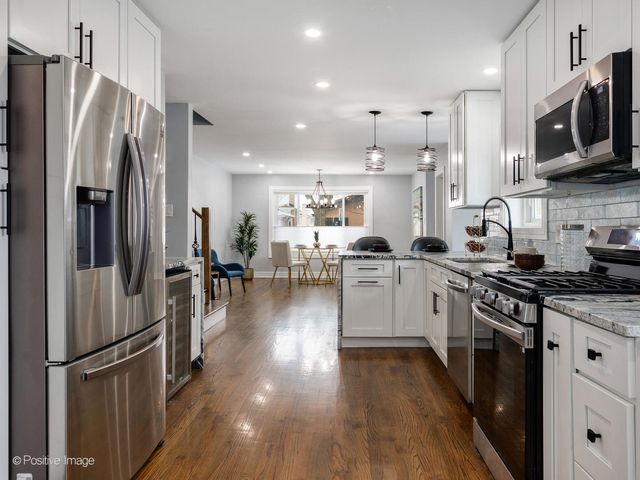 7225 N East Prairie Road, Lincolnwood, IL 60712