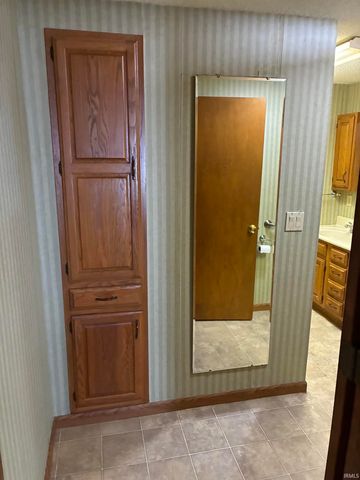 909 N Washington Street, Bicknell, IN 47512