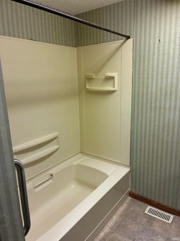 909 N Washington Street, Bicknell, IN 47512