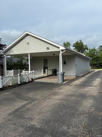 909 N Washington Street, Bicknell, IN 47512