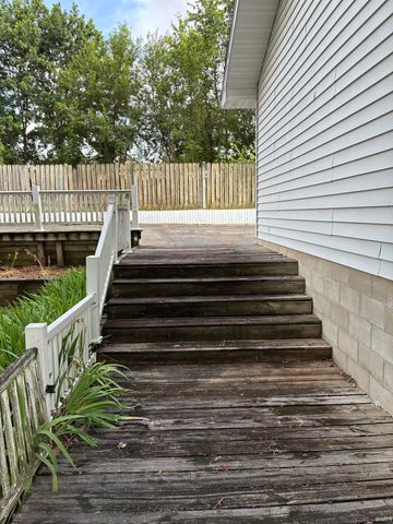 909 N Washington Street, Bicknell, IN 47512