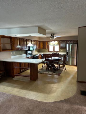 909 N Washington Street, Bicknell, IN 47512