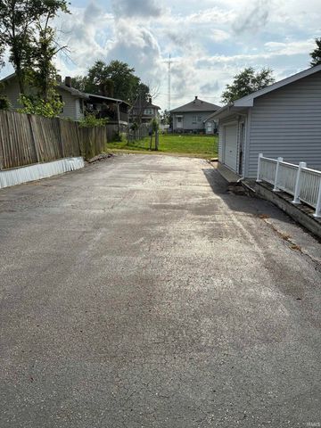 909 N Washington Street, Bicknell, IN 47512