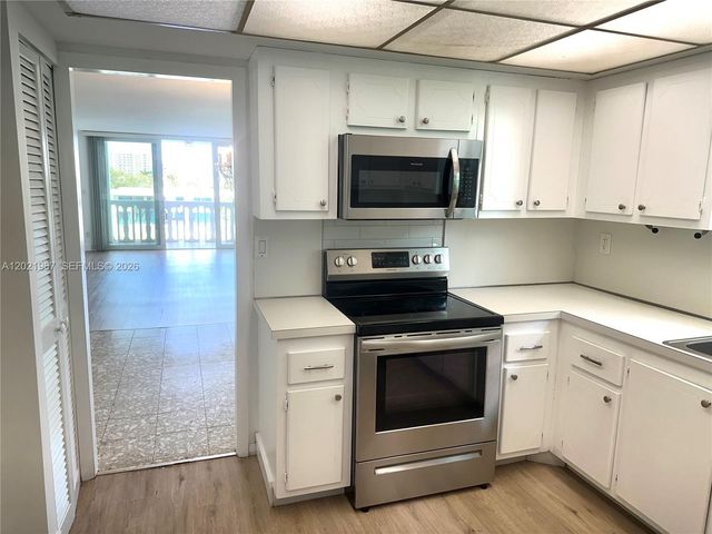 9501 E Bay Harbor Dr 5B, Bay Harbor Islands, FL 33154