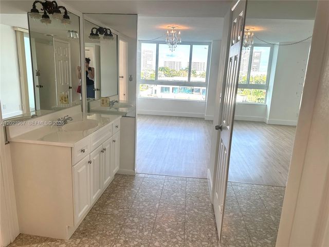 9501 E Bay Harbor Dr 5B, Bay Harbor Islands, FL 33154