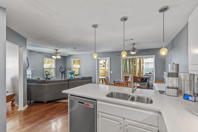 1739 Ivalea Circle, Navarre, FL 32566