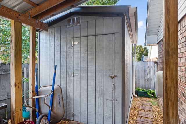 1739 Ivalea Circle, Navarre, FL 32566