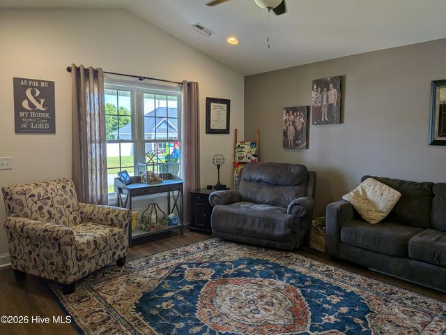 193 Mulberry Drive, Washington, NC 27889