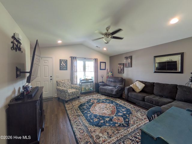 193 Mulberry Drive, Washington, NC 27889
