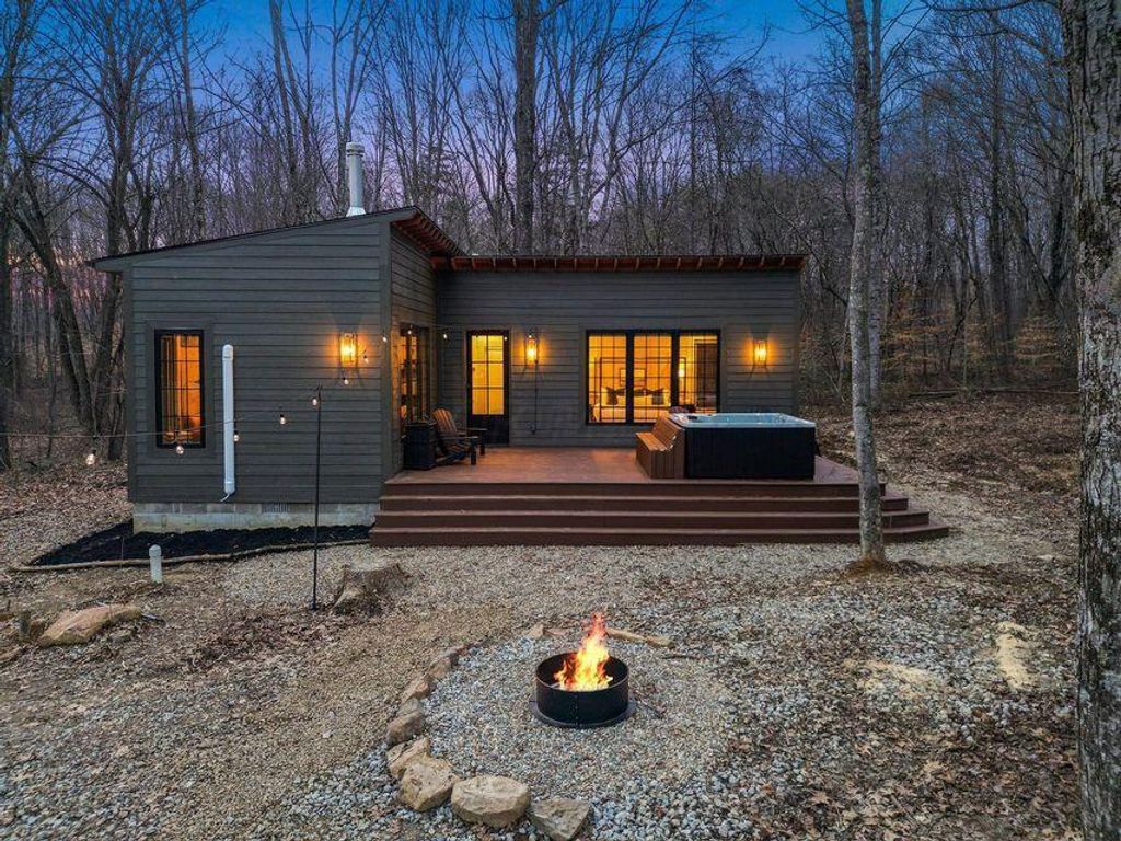 24801 Shurtz Road, New Plymouth, OH 45654