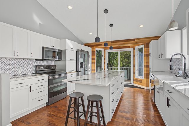 4587 River Bend Place, Savage, MN 55378