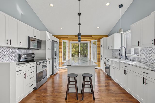 4587 River Bend Place, Savage, MN 55378