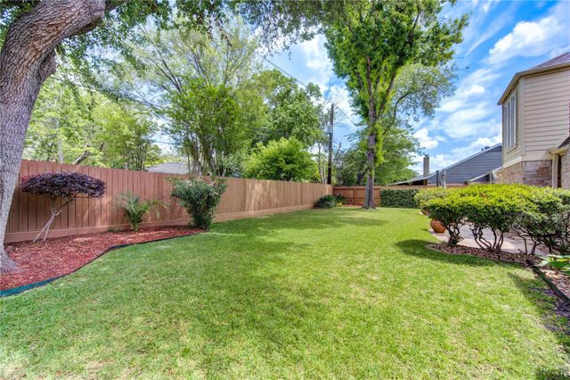 12310 Rocky Knoll Drive, Houston, TX 77077