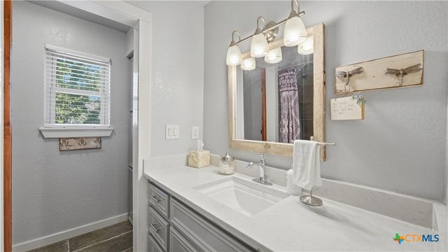 1612 Kraft Ln, New Braunfels, TX 78130